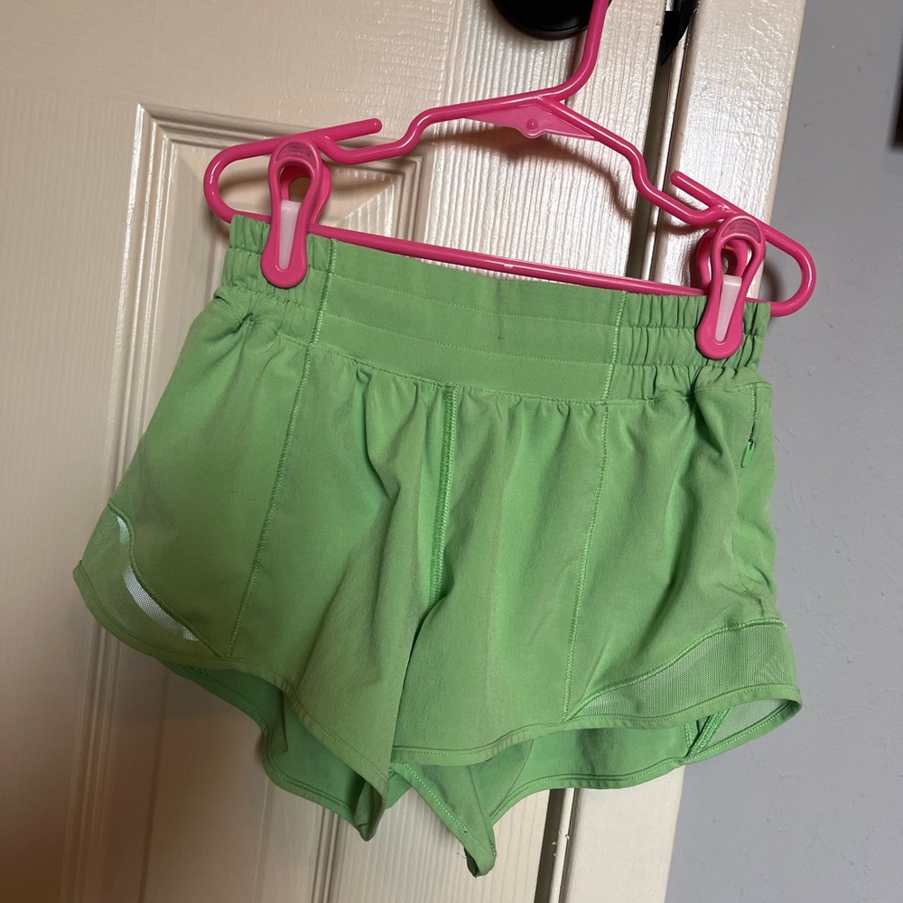 Lululemon hotty shorts 2.5”